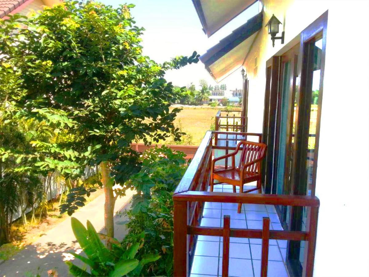 Thong Paeka Hotel Prasat Esterno foto