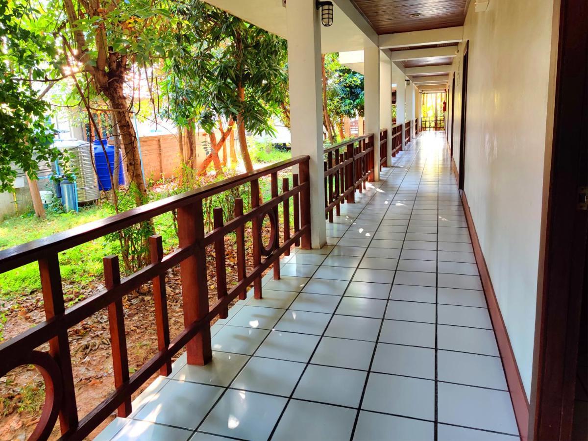 Thong Paeka Hotel Prasat Esterno foto