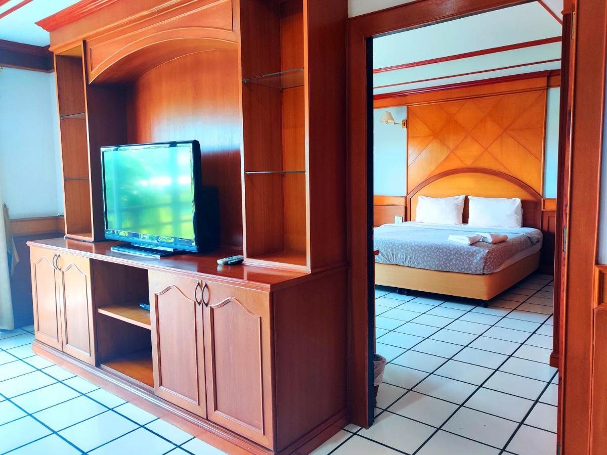 Thong Paeka Hotel Prasat Esterno foto