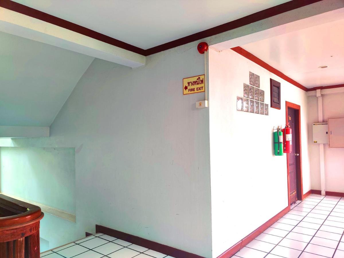 Thong Paeka Hotel Prasat Esterno foto