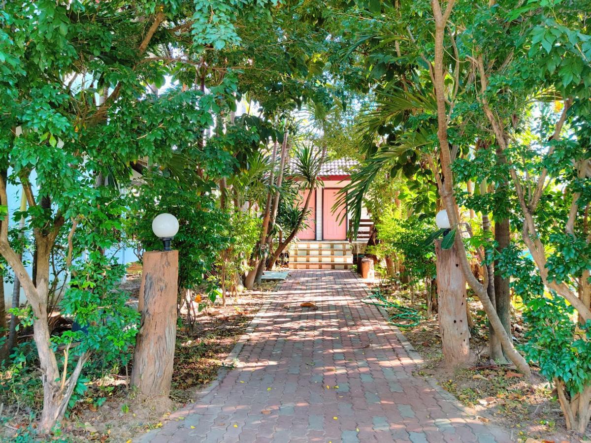 Thong Paeka Hotel Prasat Esterno foto
