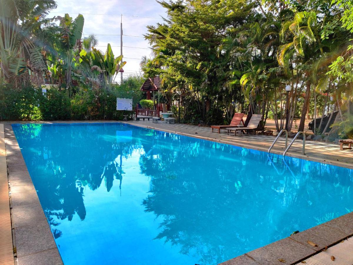 Thong Paeka Hotel Prasat Esterno foto