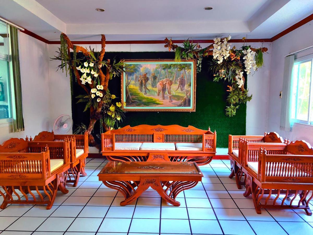 Thong Paeka Hotel Prasat Esterno foto