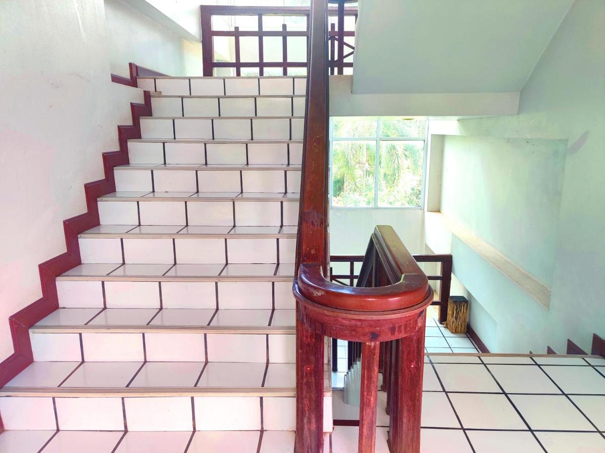 Thong Paeka Hotel Prasat Esterno foto