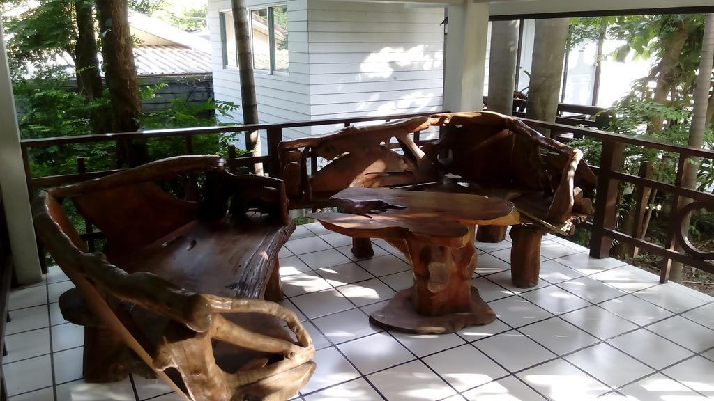 Thong Paeka Hotel Prasat Esterno foto