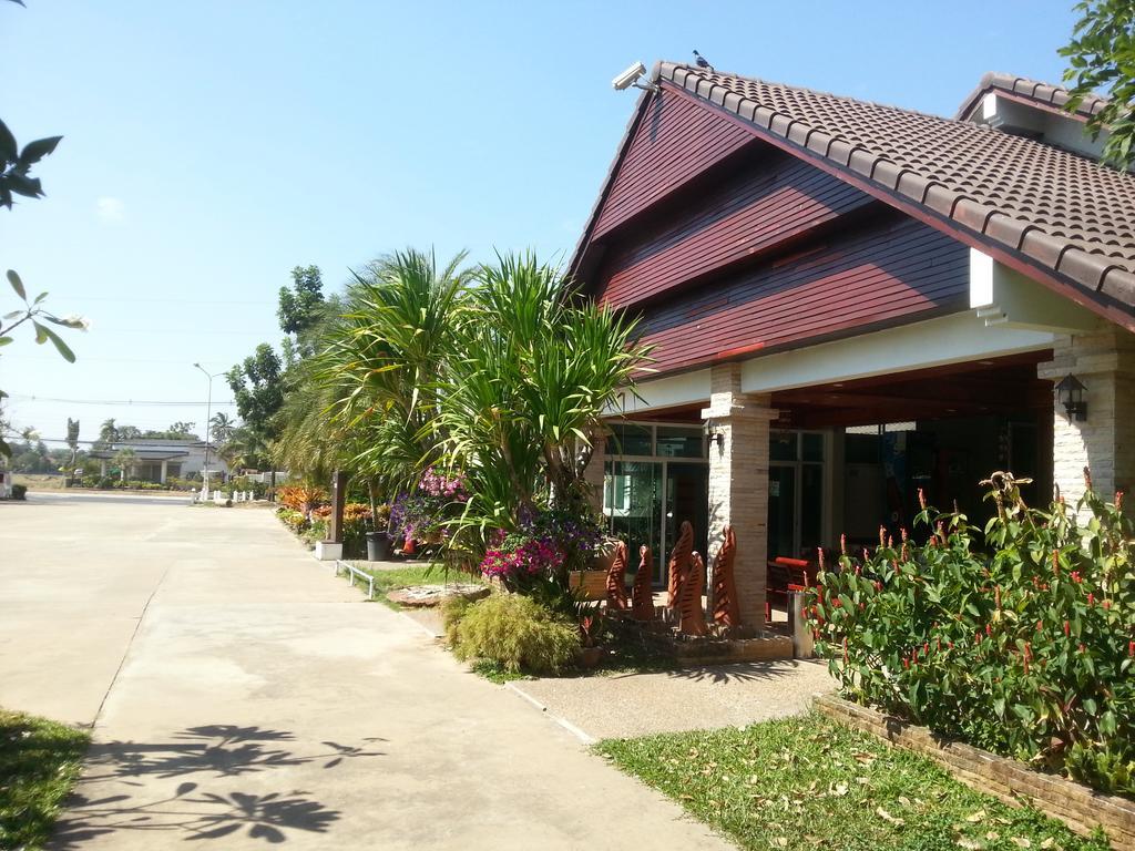 Thong Paeka Hotel Prasat Esterno foto