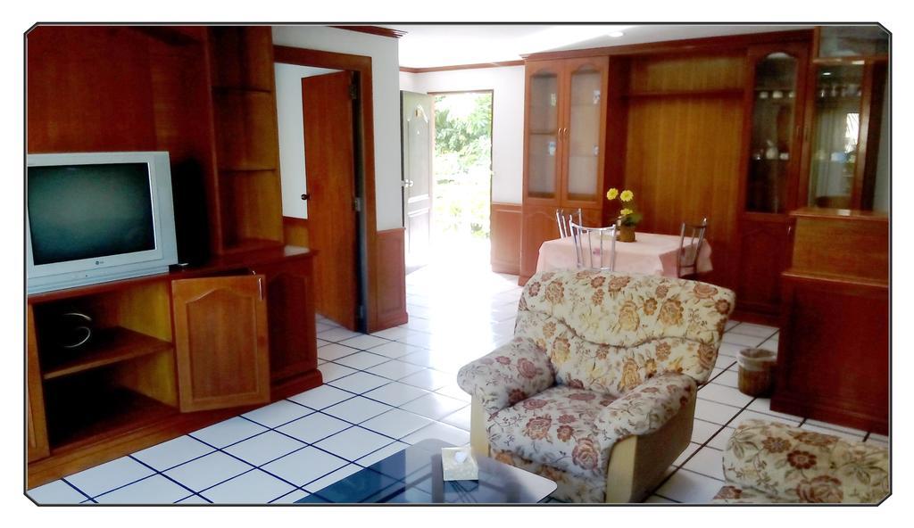 Thong Paeka Hotel Prasat Camera foto