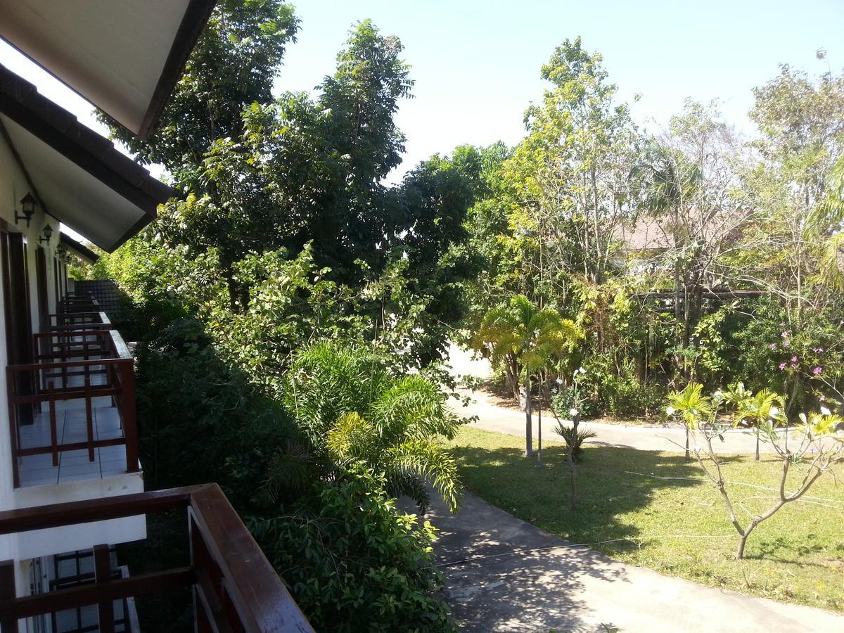 Thong Paeka Hotel Prasat Esterno foto