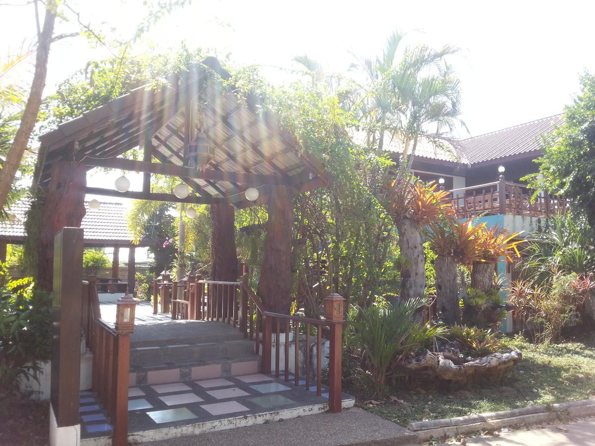 Thong Paeka Hotel Prasat Esterno foto