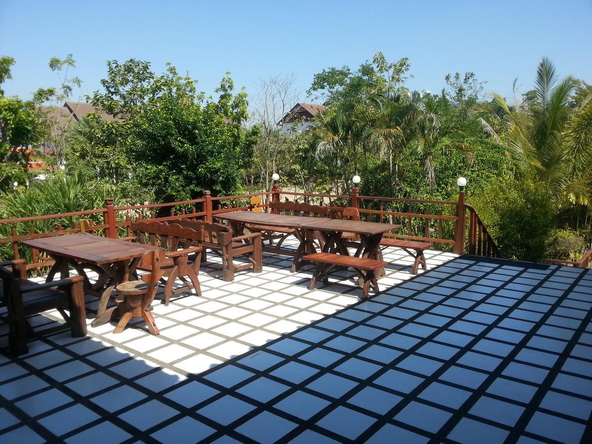 Thong Paeka Hotel Prasat Esterno foto