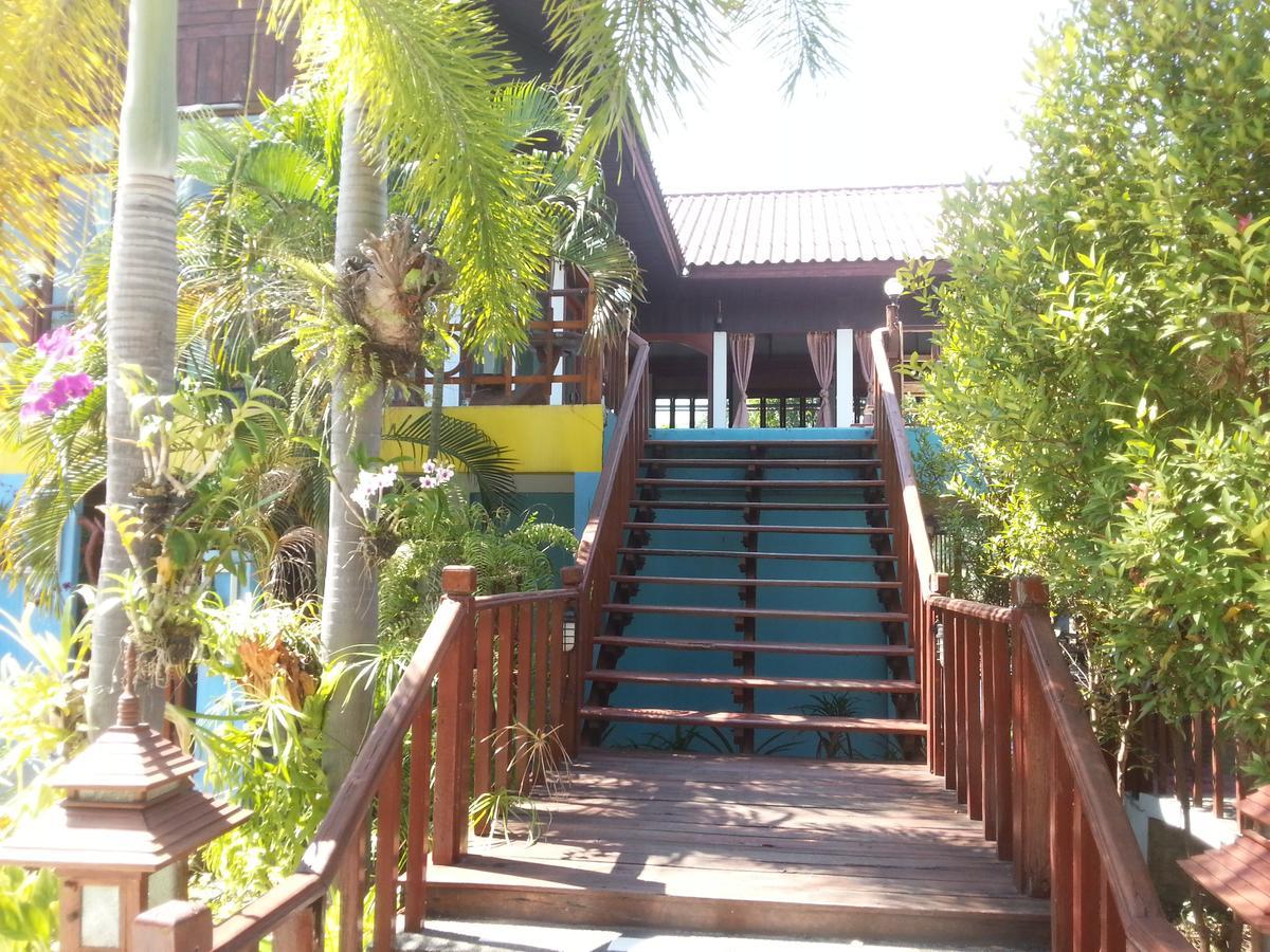 Thong Paeka Hotel Prasat Esterno foto